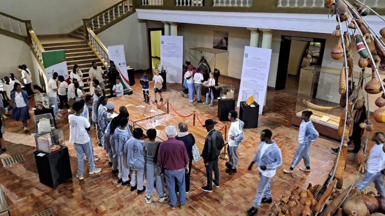 Arco, Ponte, Bilancia, Arcobaleno di Pace e Lavoro - Tommaso Cascella - IIC Nairobi